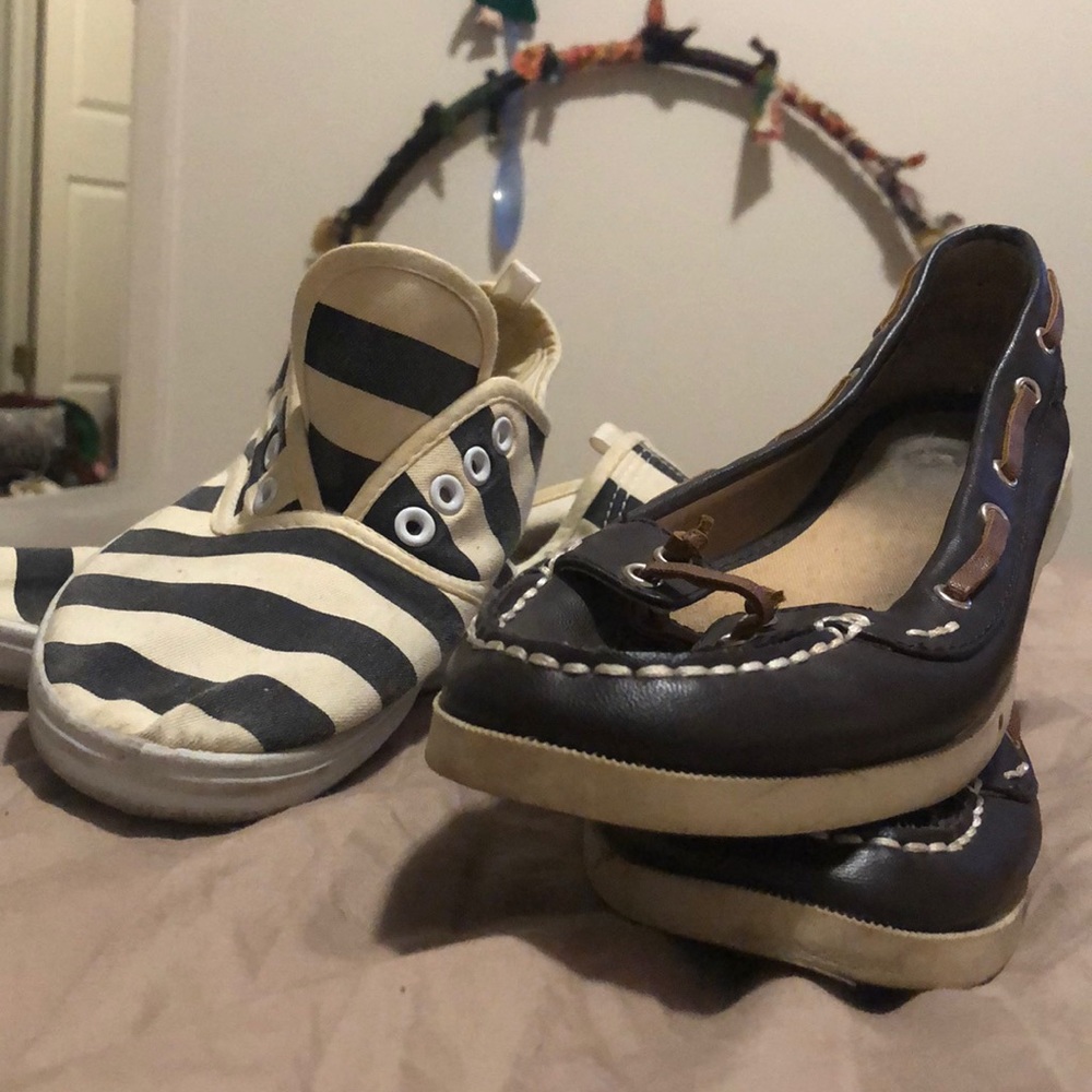 Two pairs of lace-less flats.